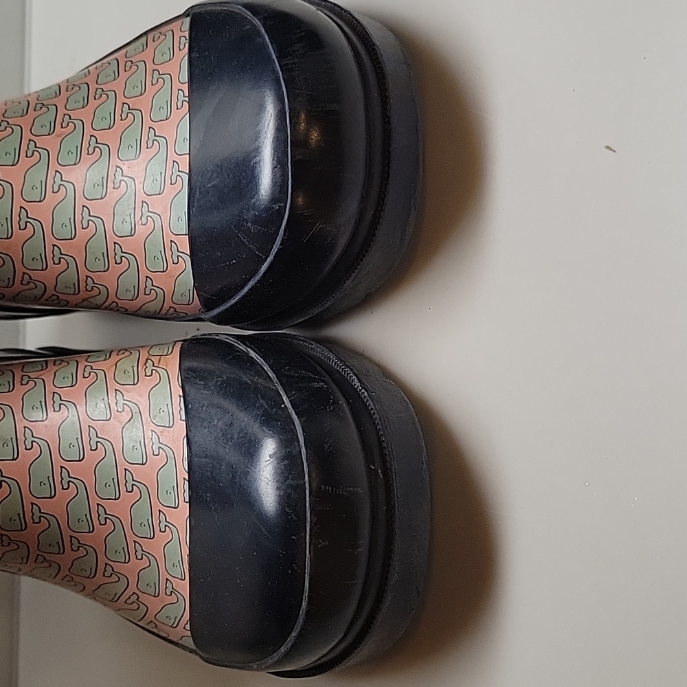 Vineyard Vines rain boots pink with whales - Picture 4 of 9